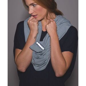 Lululemon Vinyasa Scarf Reversible Stripe Black White Snap